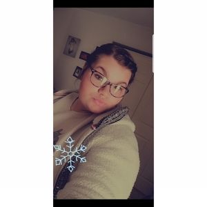 Meet your Posher, Alexis